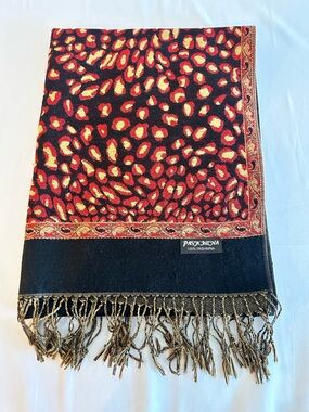 Pashmina Fringed Large Scarf
100% Pashmina 68"x26"